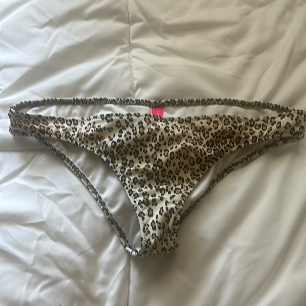 NWOT Victoria’s Secret bikini bottom